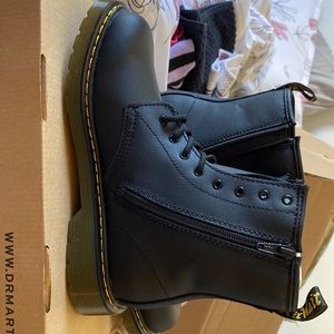 Kids doc martens (1460’s)